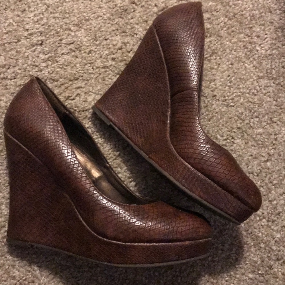 Brown Snakeskin Wedges